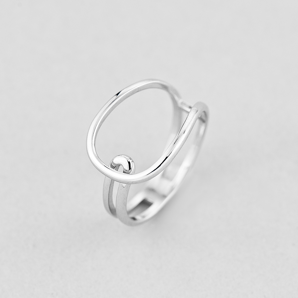 

Серебряное кольцо Minimal 1073р