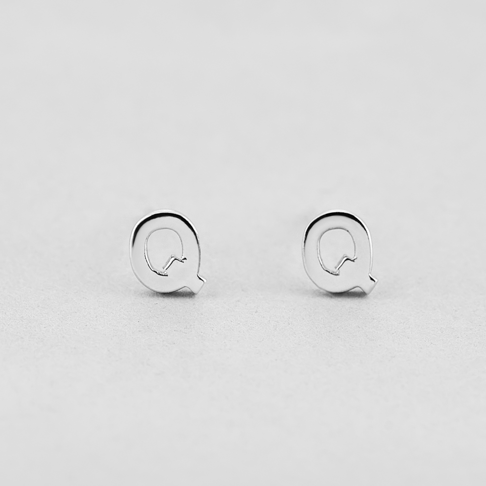 

Серьги Letter Q