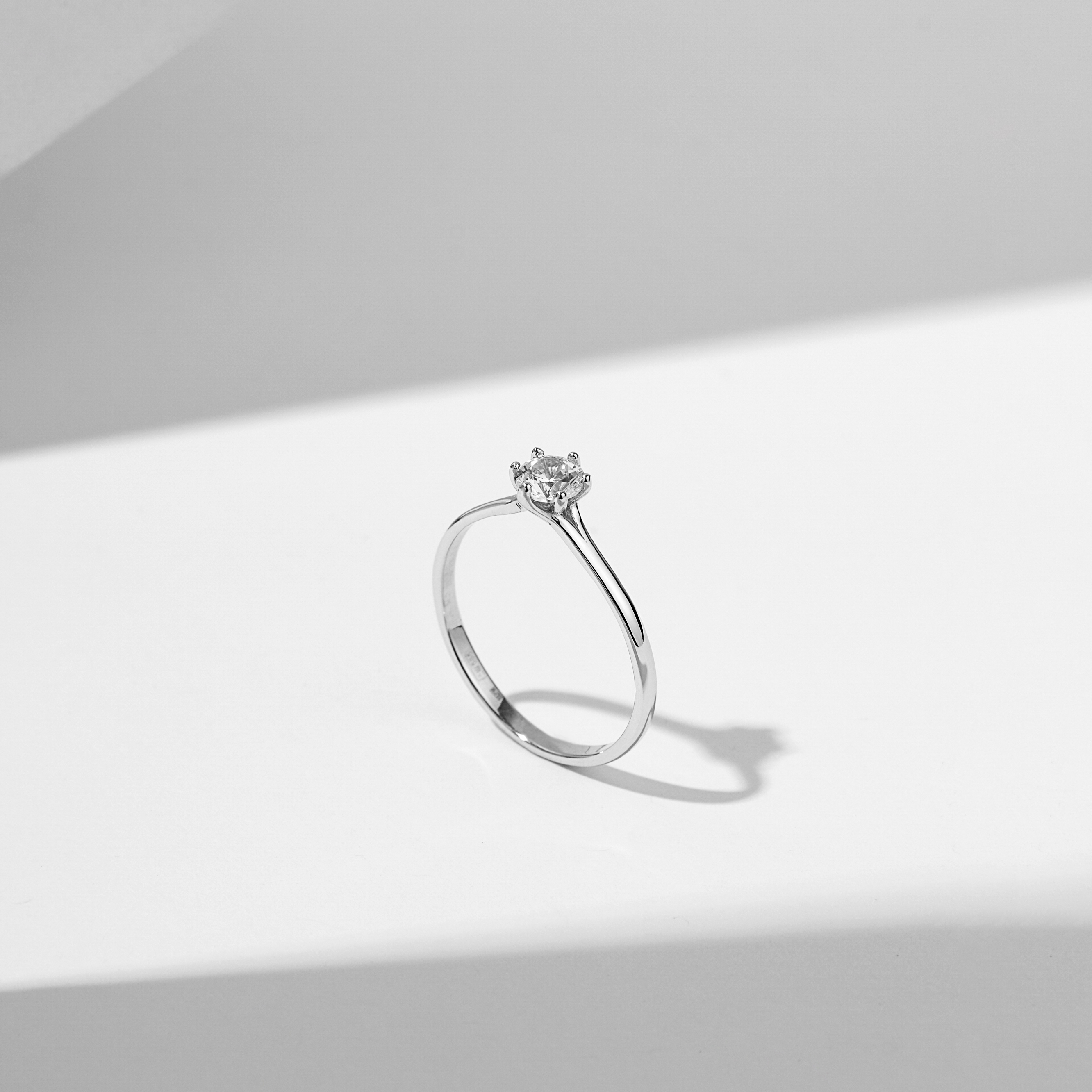 

Золотое кольцо Minimal W10246- 17