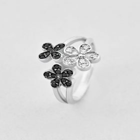 Кольцо в форме цветка из серебра
