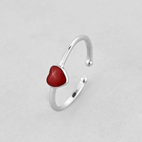 Серебряное кольцо на День святого Валентина
