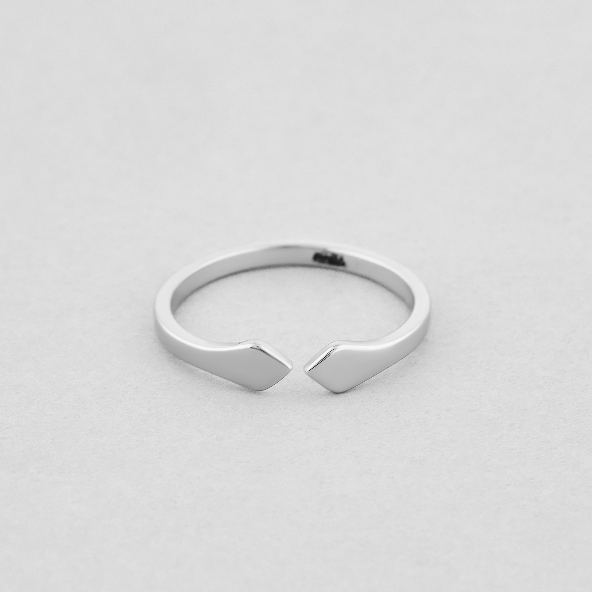 

Серебряное кольцо Minimal 510420-14.5