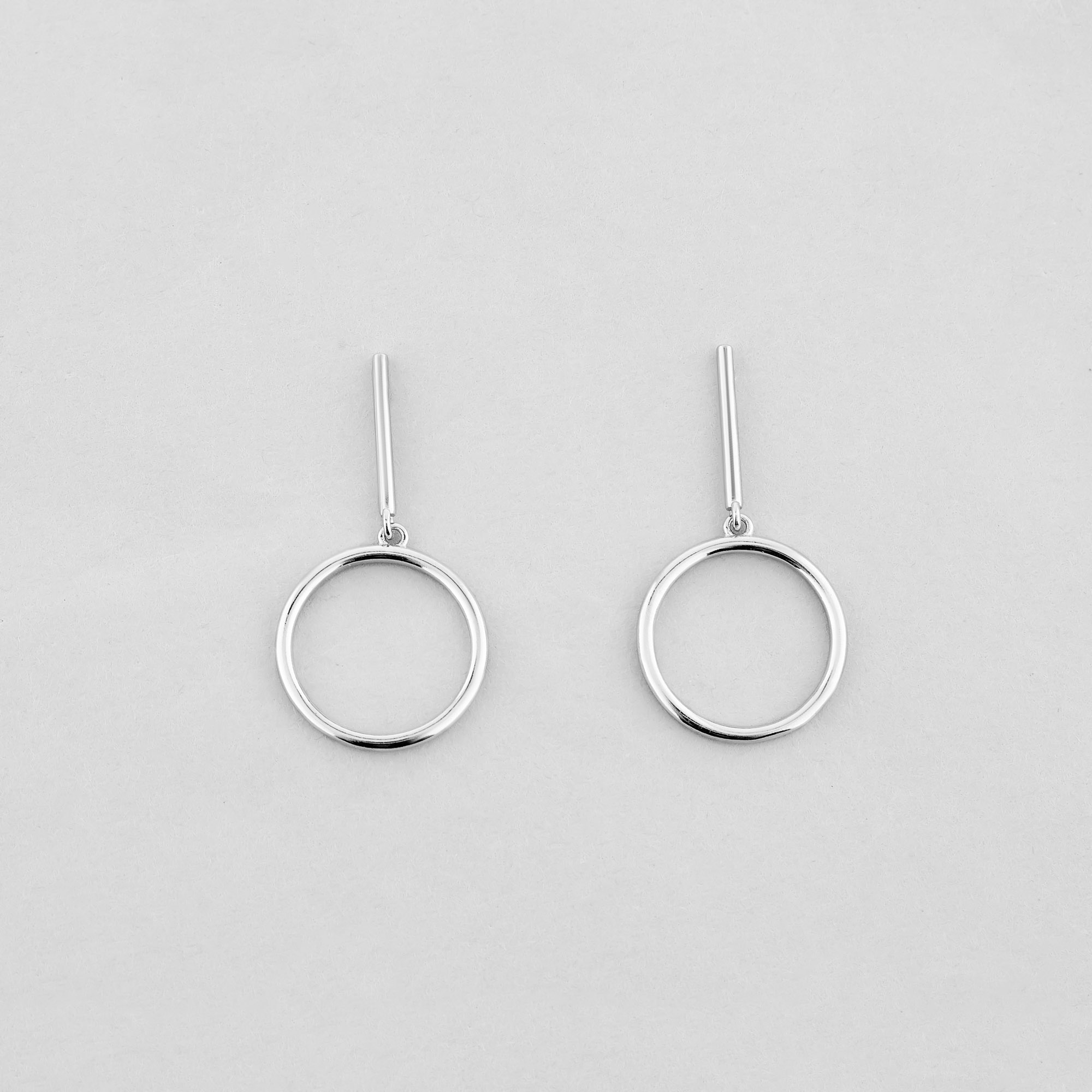 

Серебряные серьги Minimal 521038