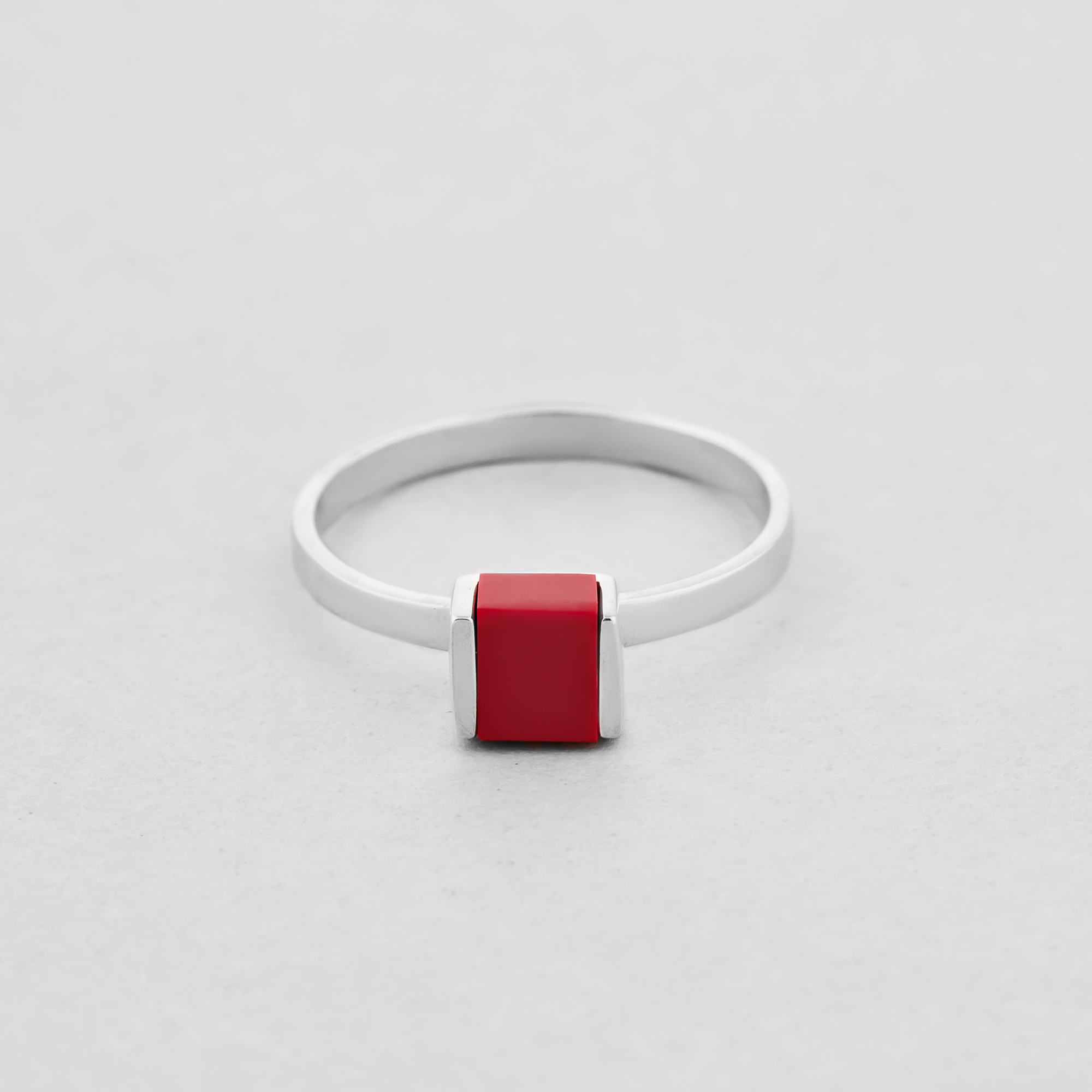 

Серебряное кольцо Minimal 1838-red- 16