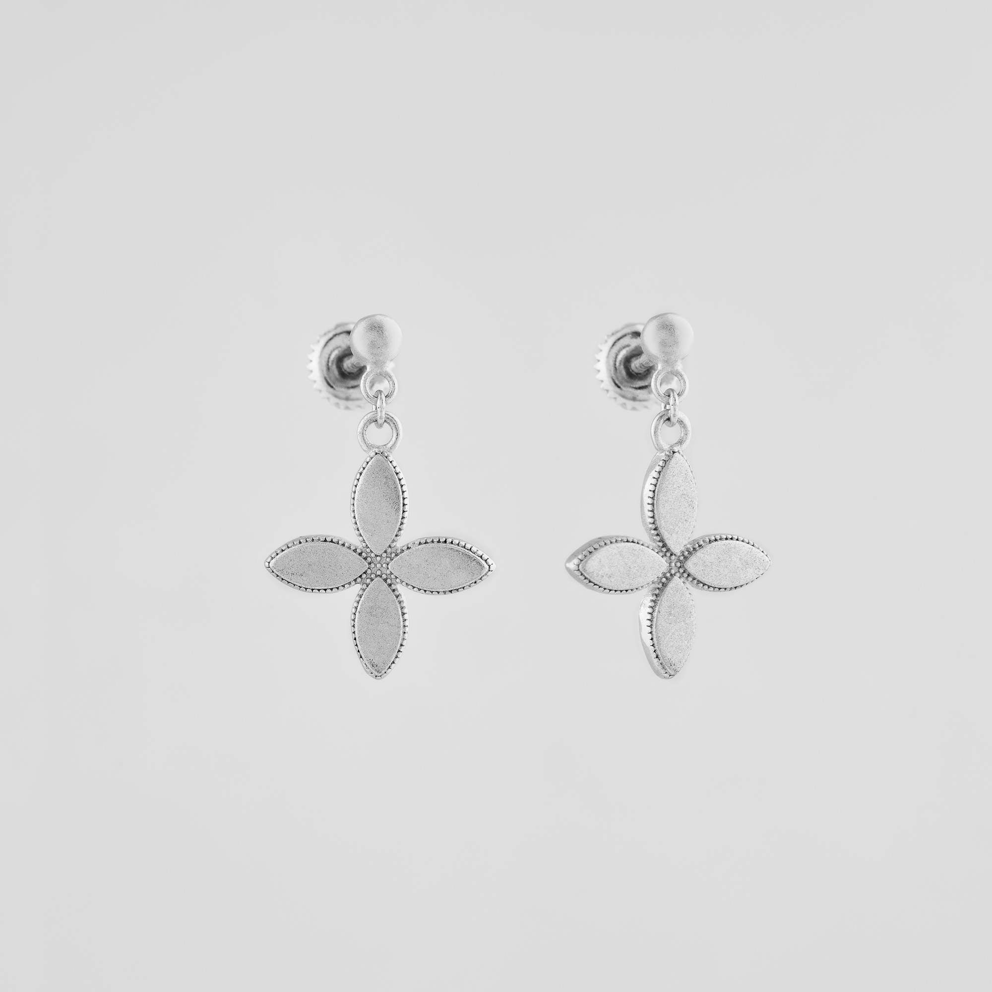 

Серебряные серьги Minimal 520833