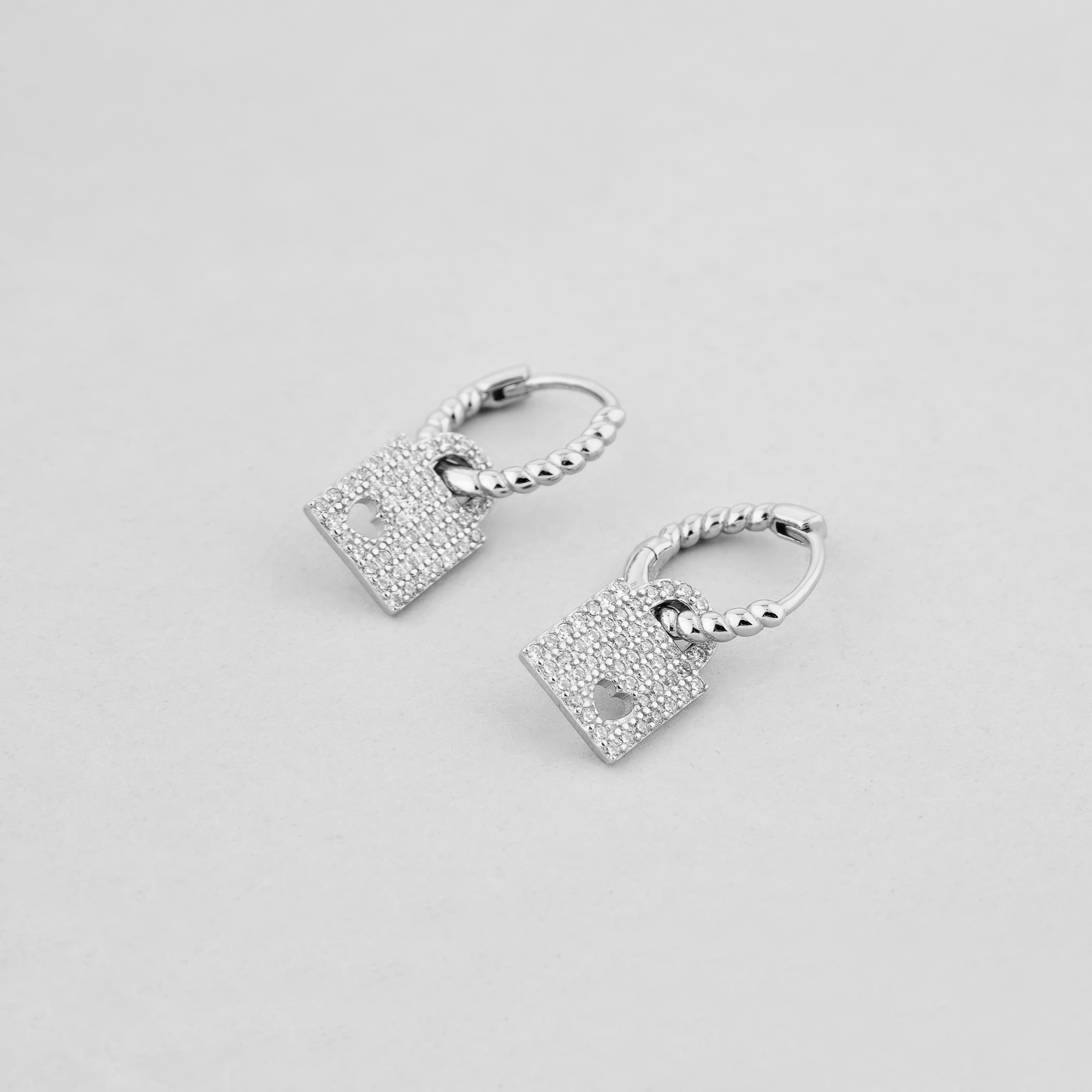 

Серебряные серьги Minimal 520980б