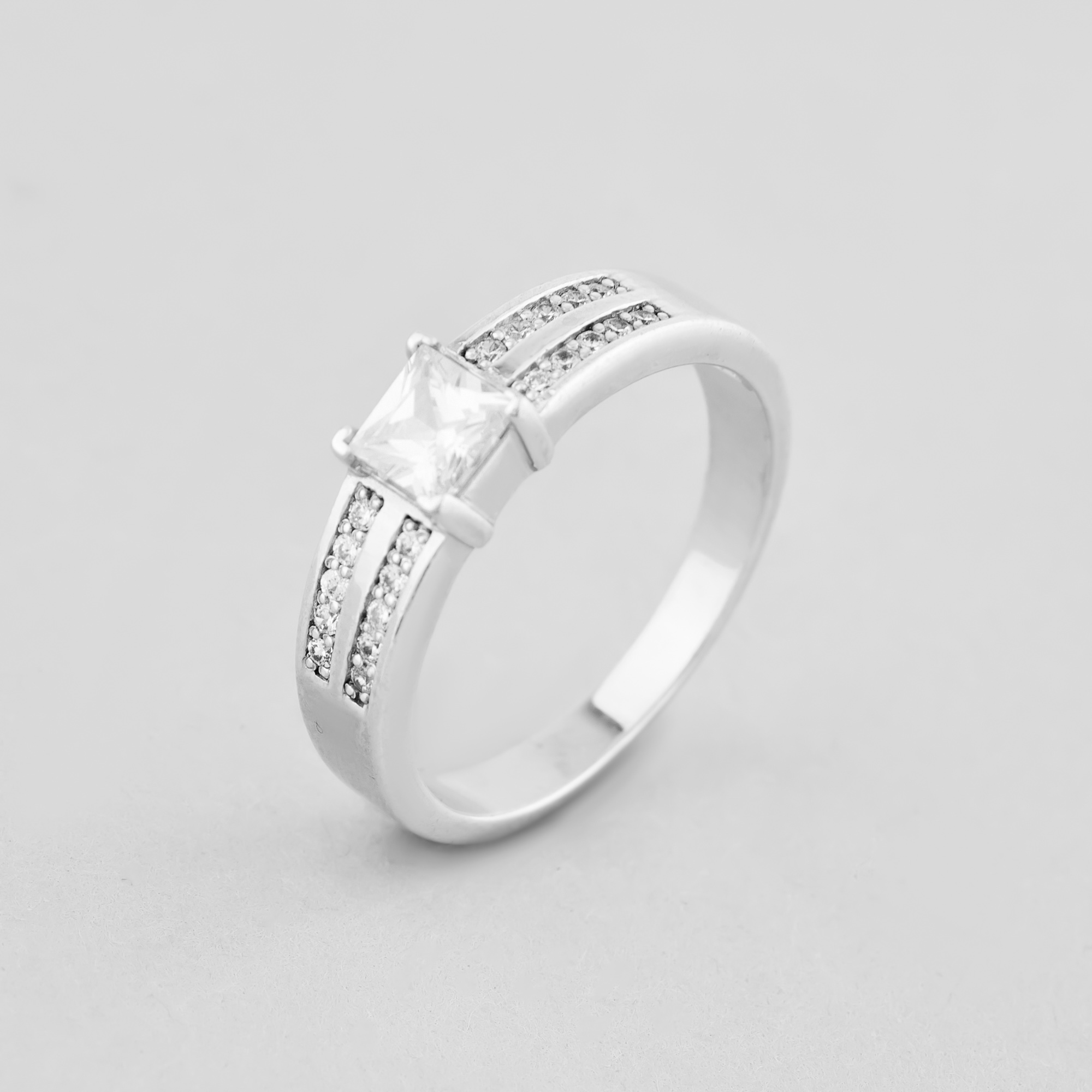 

Серебряное кольцо Minimal 1244р- 17