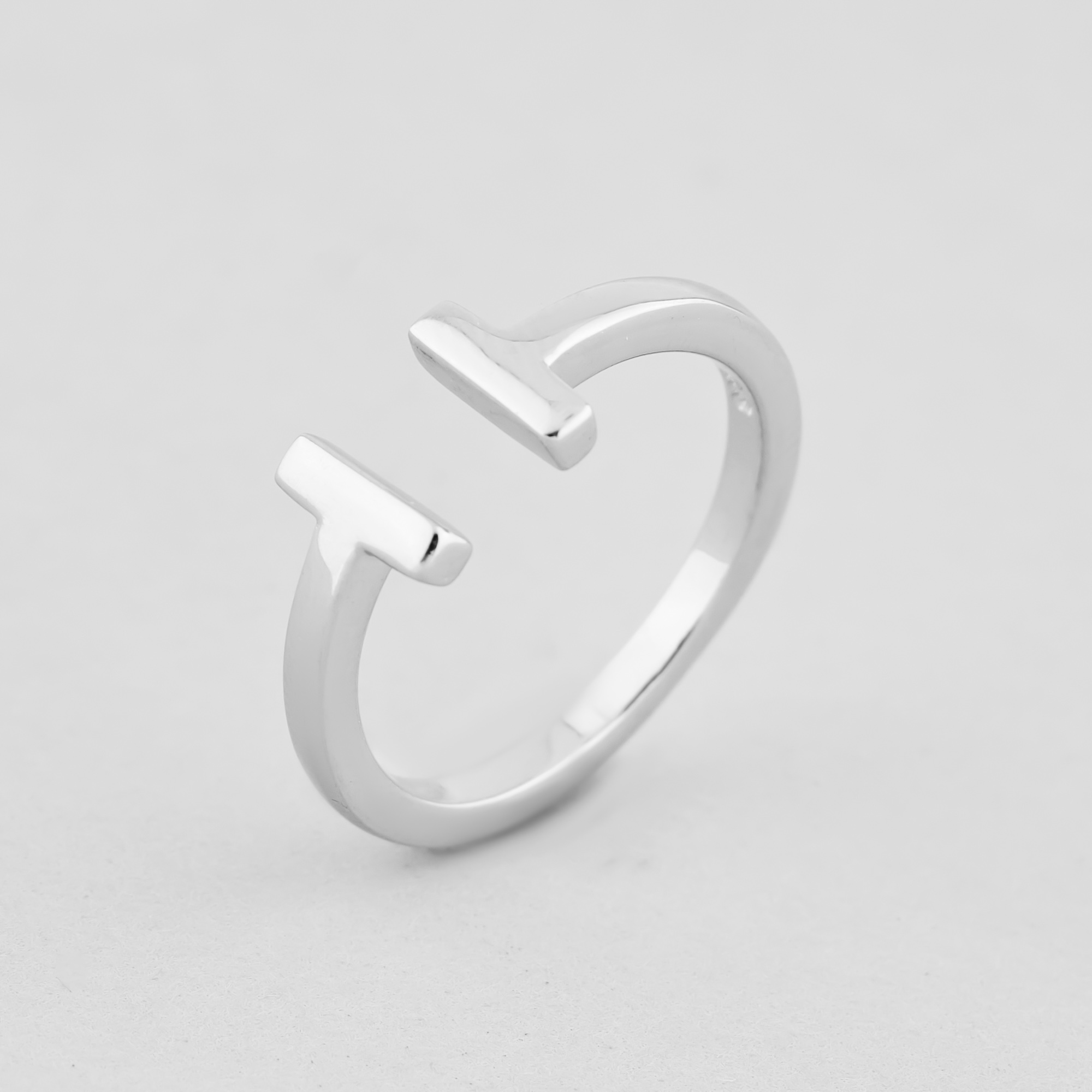 

Серебряное кольцо Minimal 1-0004- 16