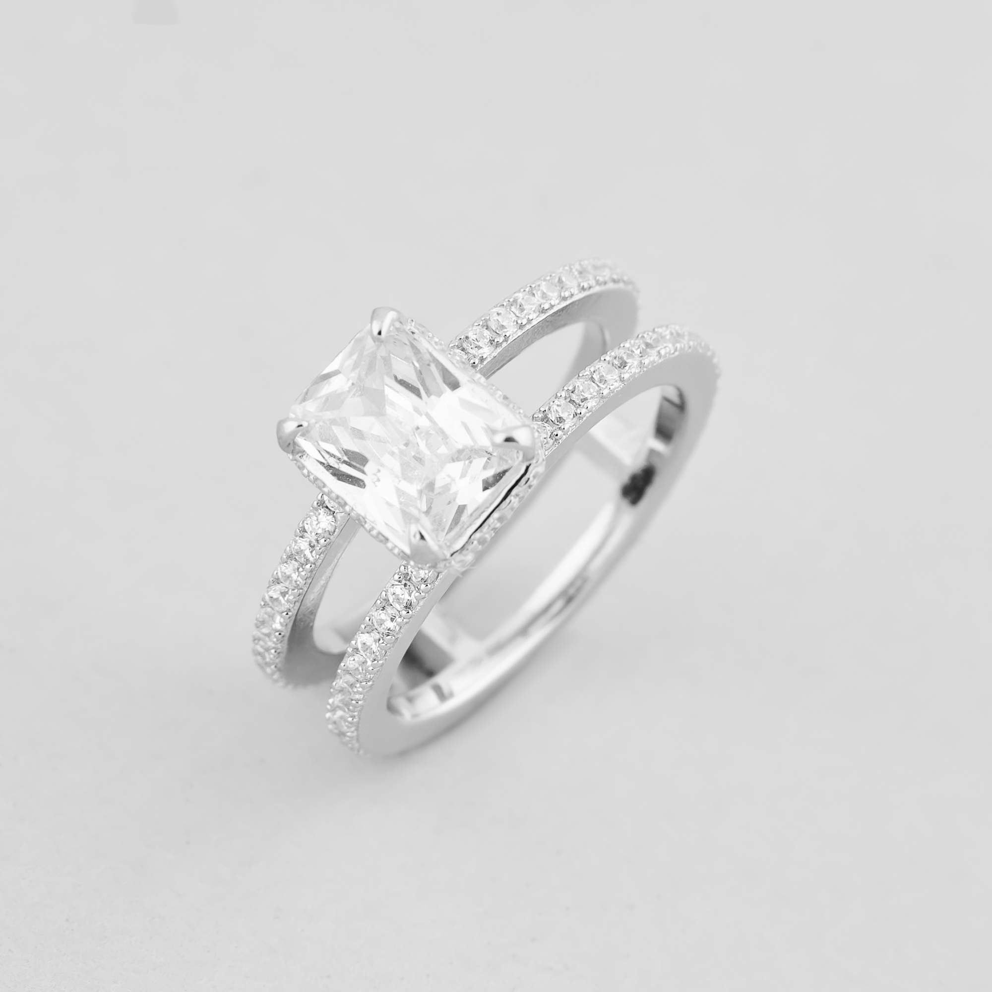 

Серебряное кольцо Minimal 510404б- 18