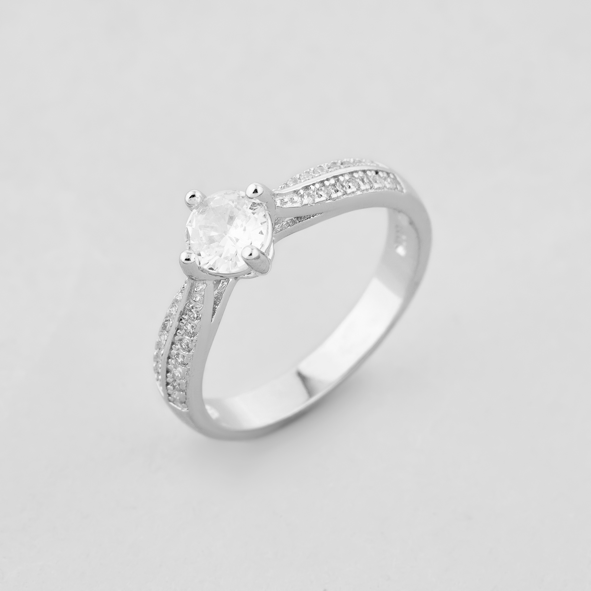 

Серебряное кольцо Minimal 510504б- 18