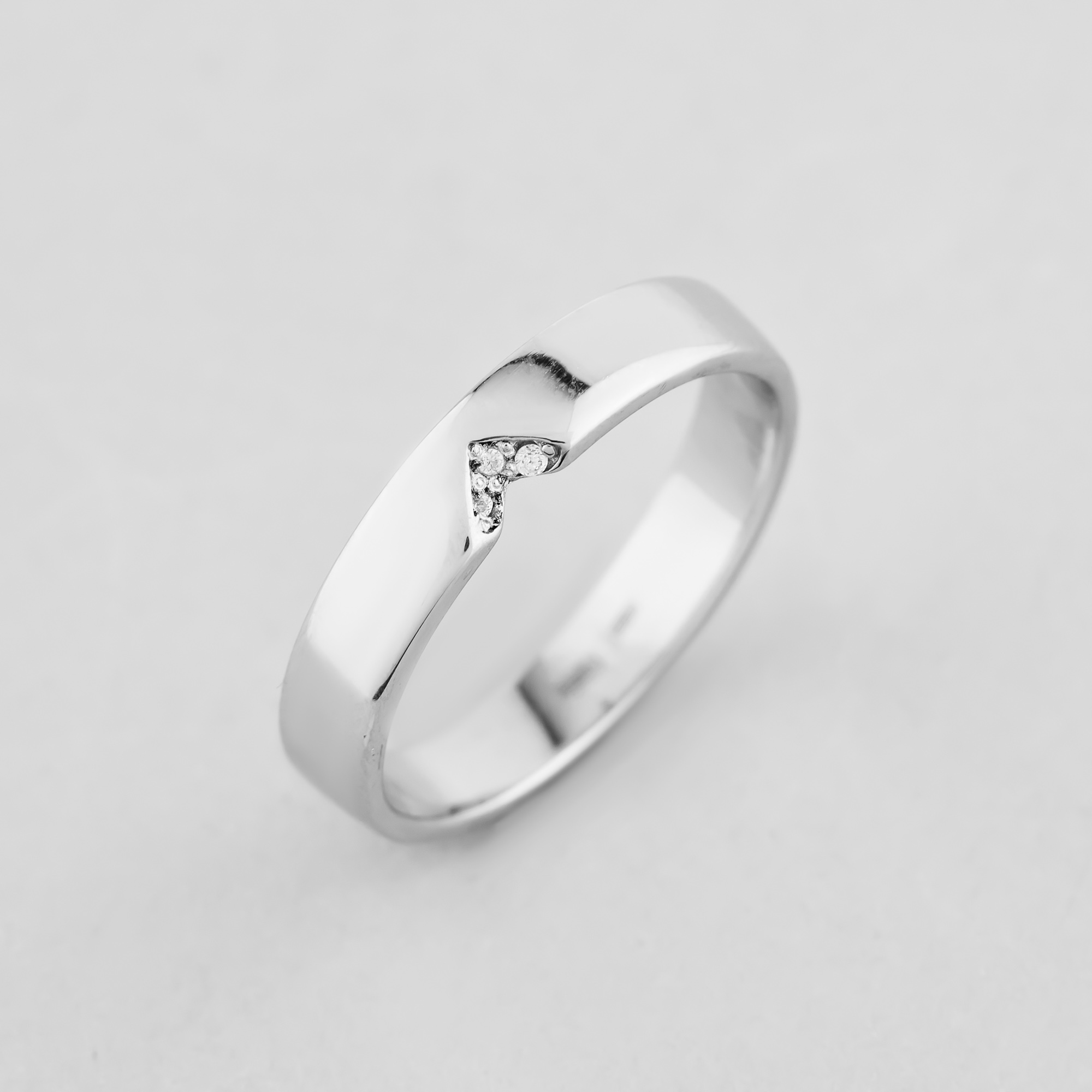 

Серебряное кольцо Minimal ЛК-0362р- 16