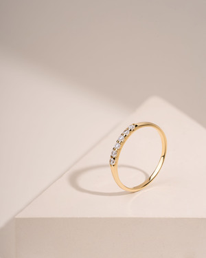 Золотое кольцо с камнями