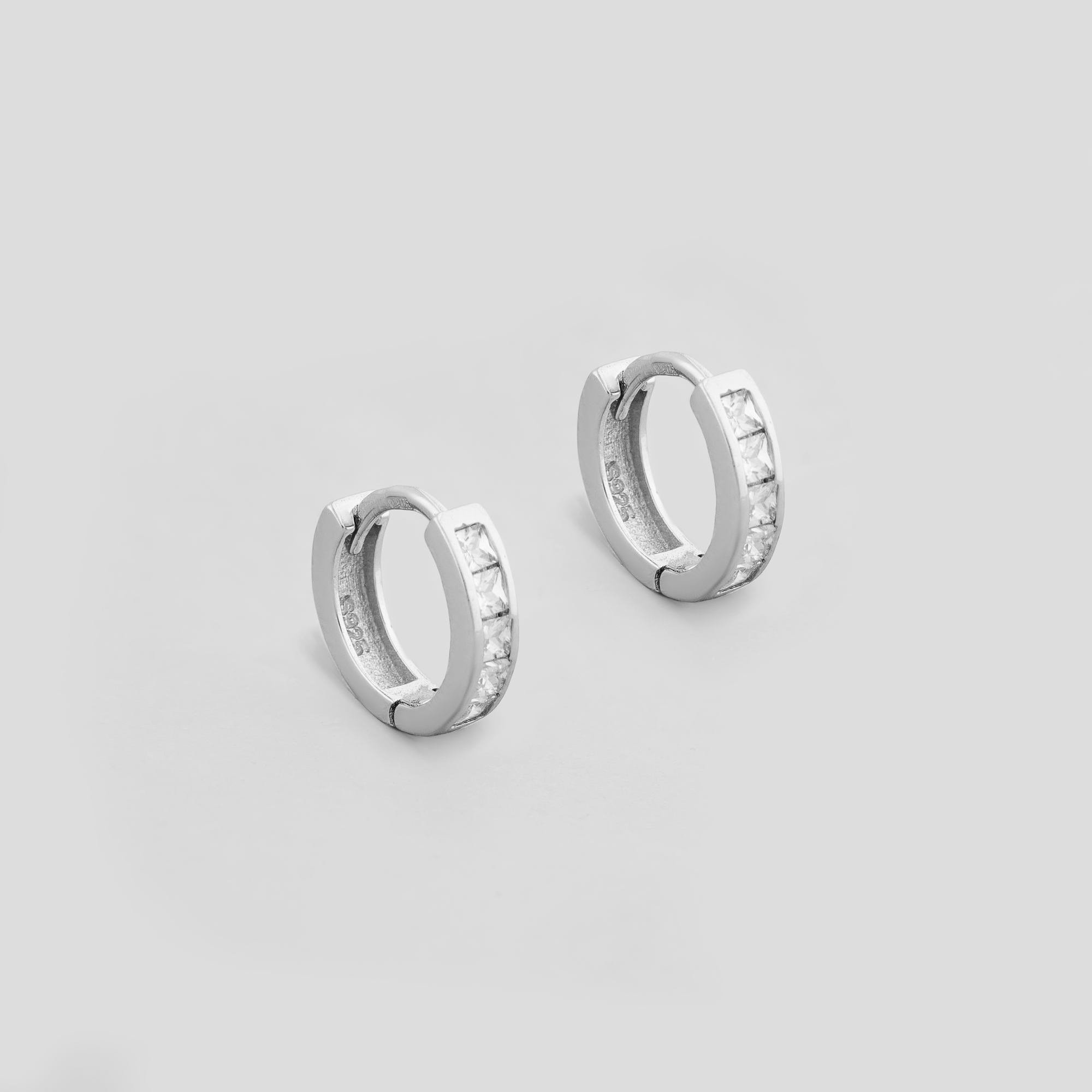 

Серебряные серьги Minimal 520117б