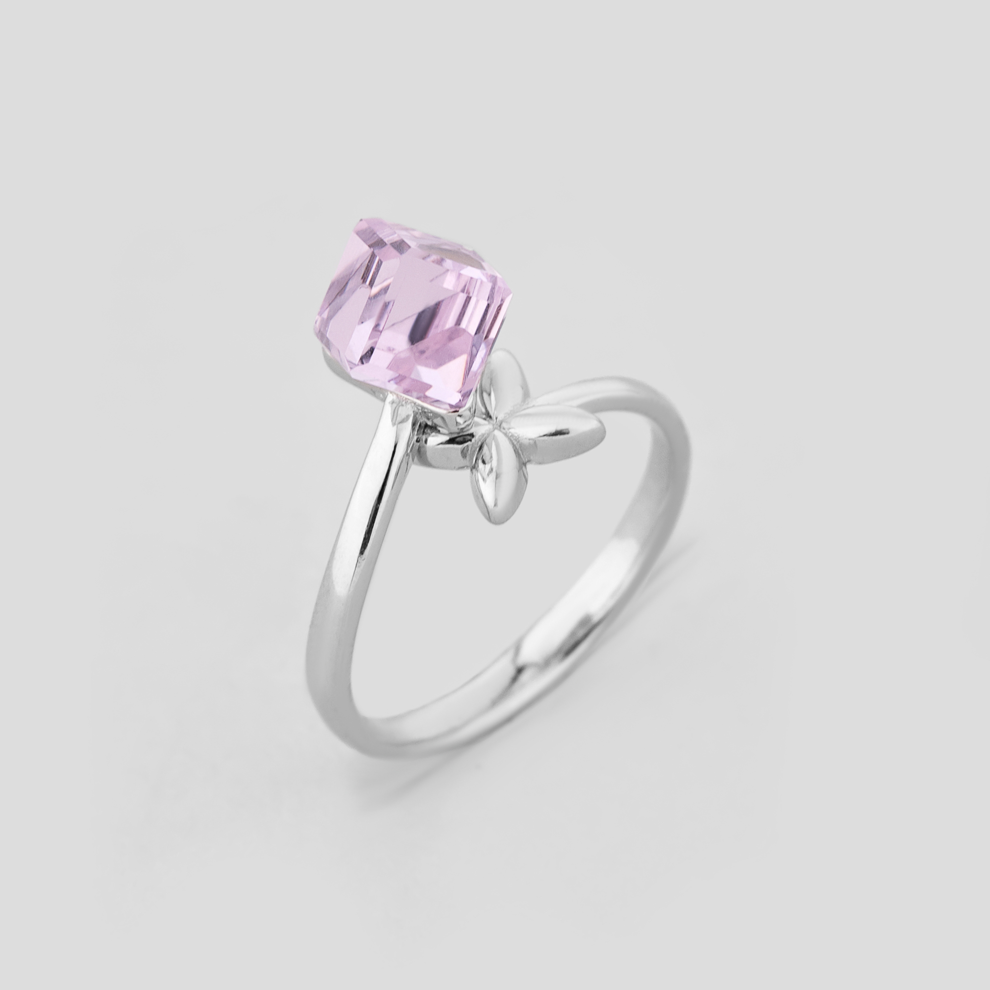 

Кольцо Цветок любви