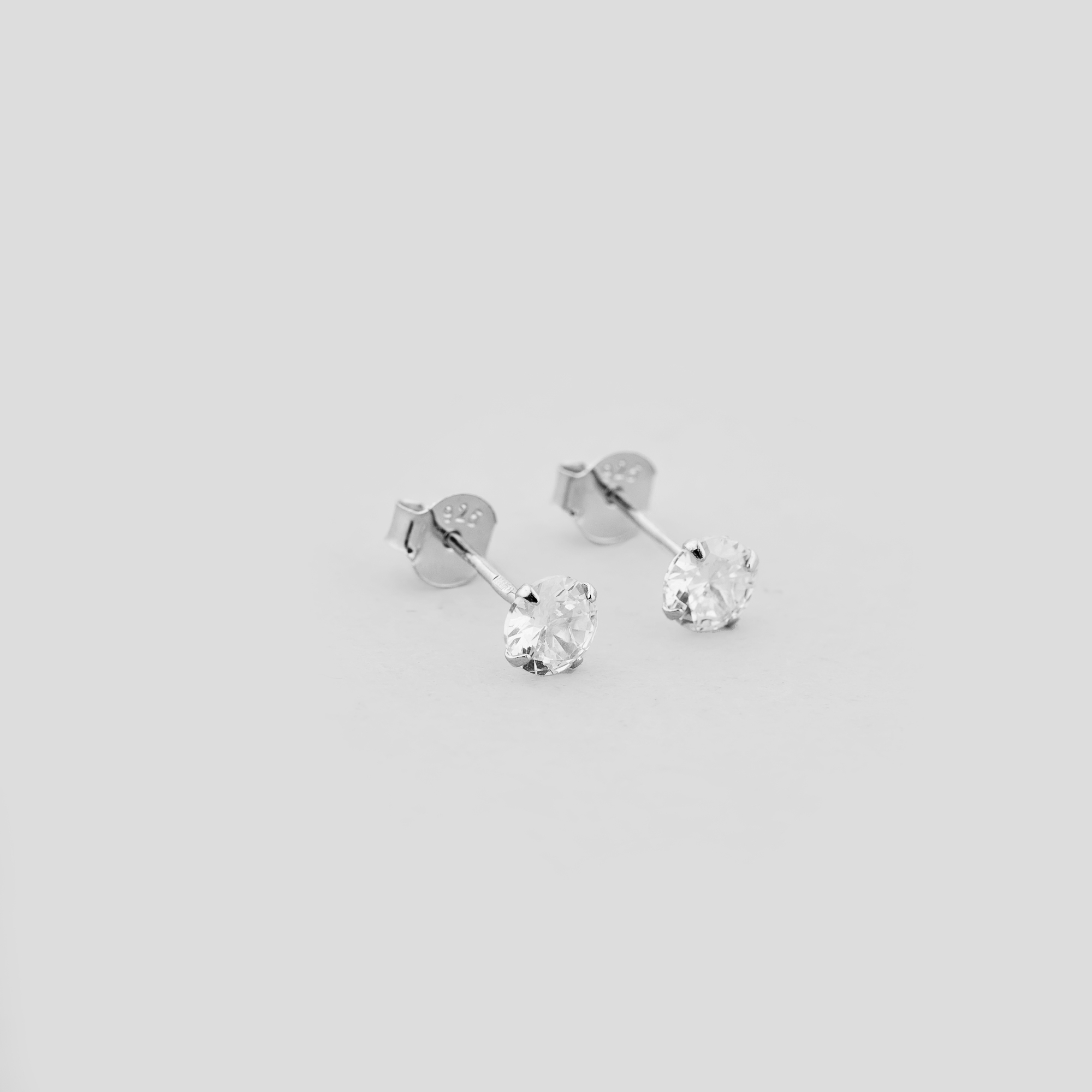 

Серебряные серьги Minimal 520206б